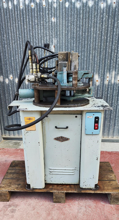 Curvadora Hidraulica marca EDNOR Tipo L HY